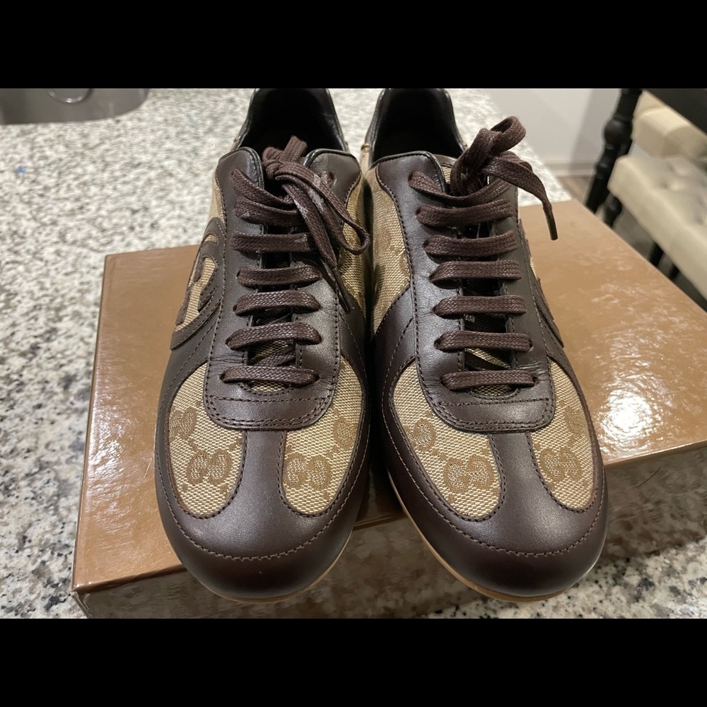 Gently Used Gucci Sneakers (Sz 6). - Picture 3 of 6